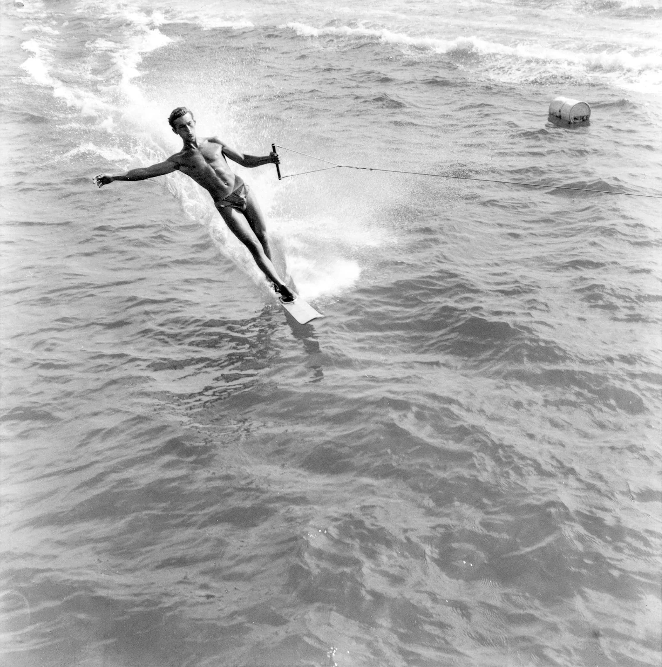 1520 BG 30 Ski nautique à La Napoule, 1938