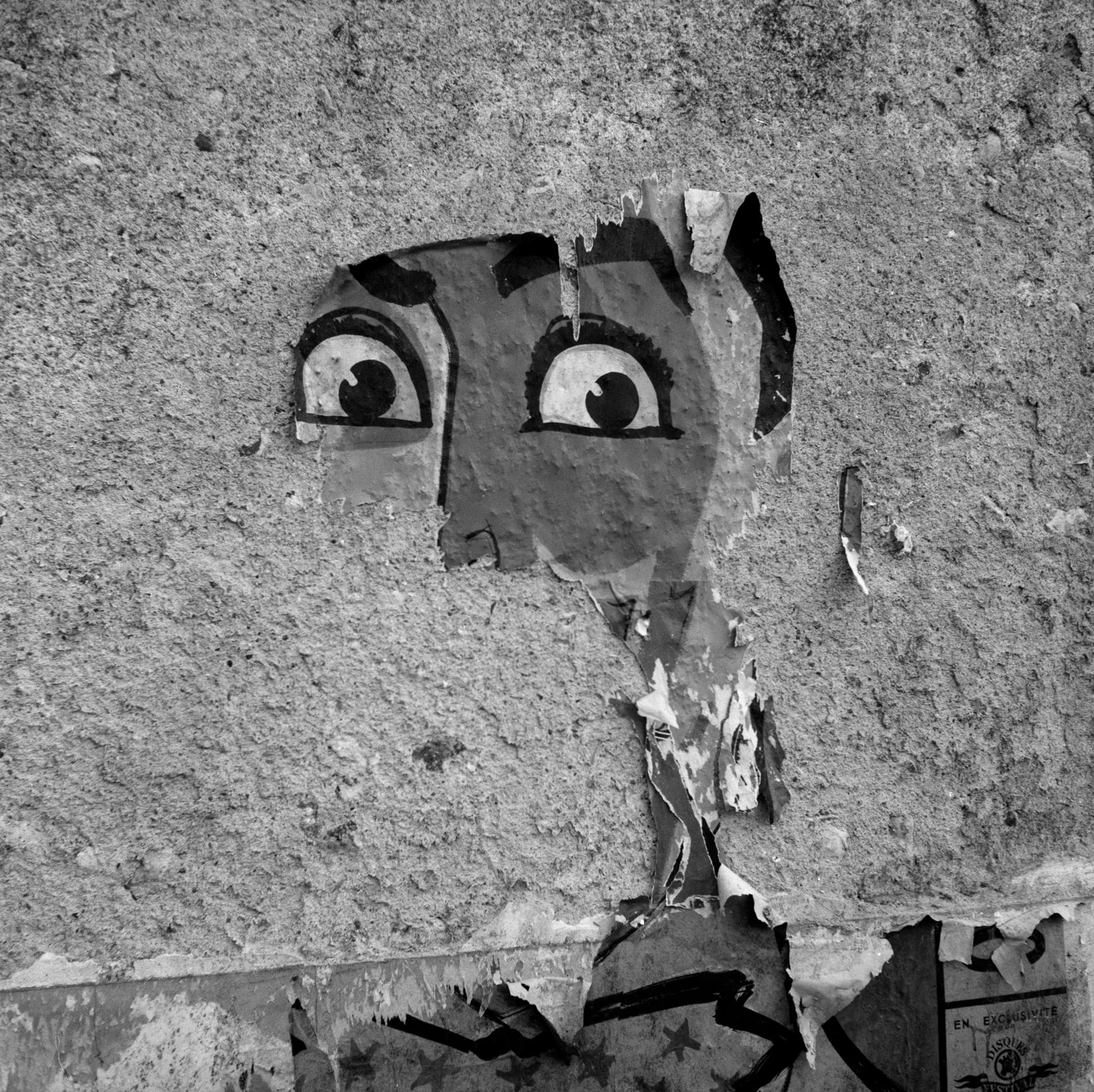 SN-3-les yeux dans le mur