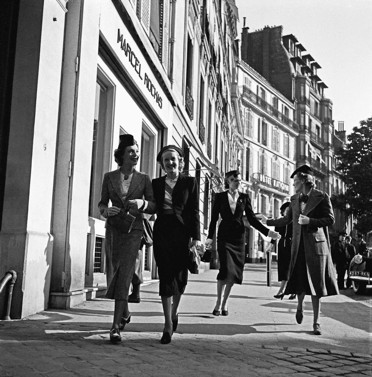 La sortie des mannequins avenue Matignon, 1936