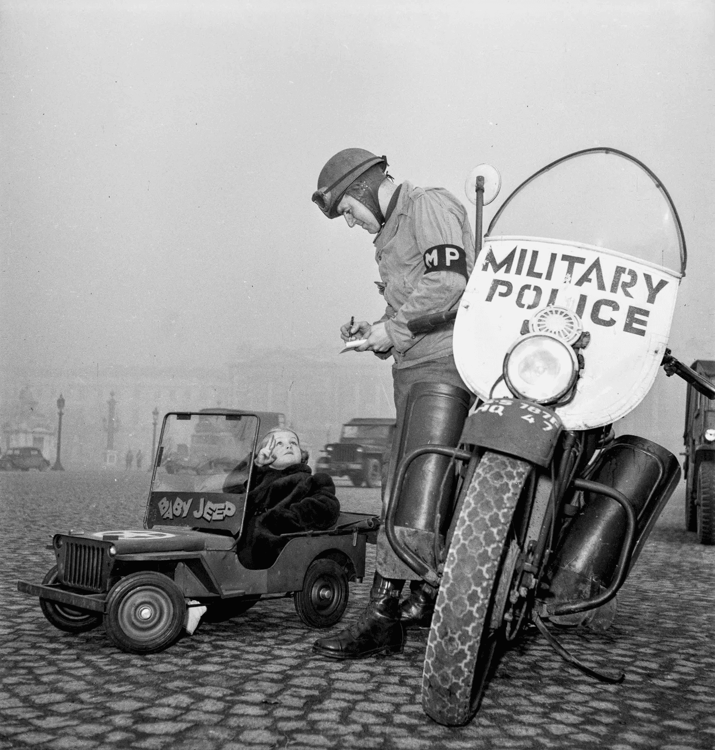 Police militaire à moto, Paris occupé