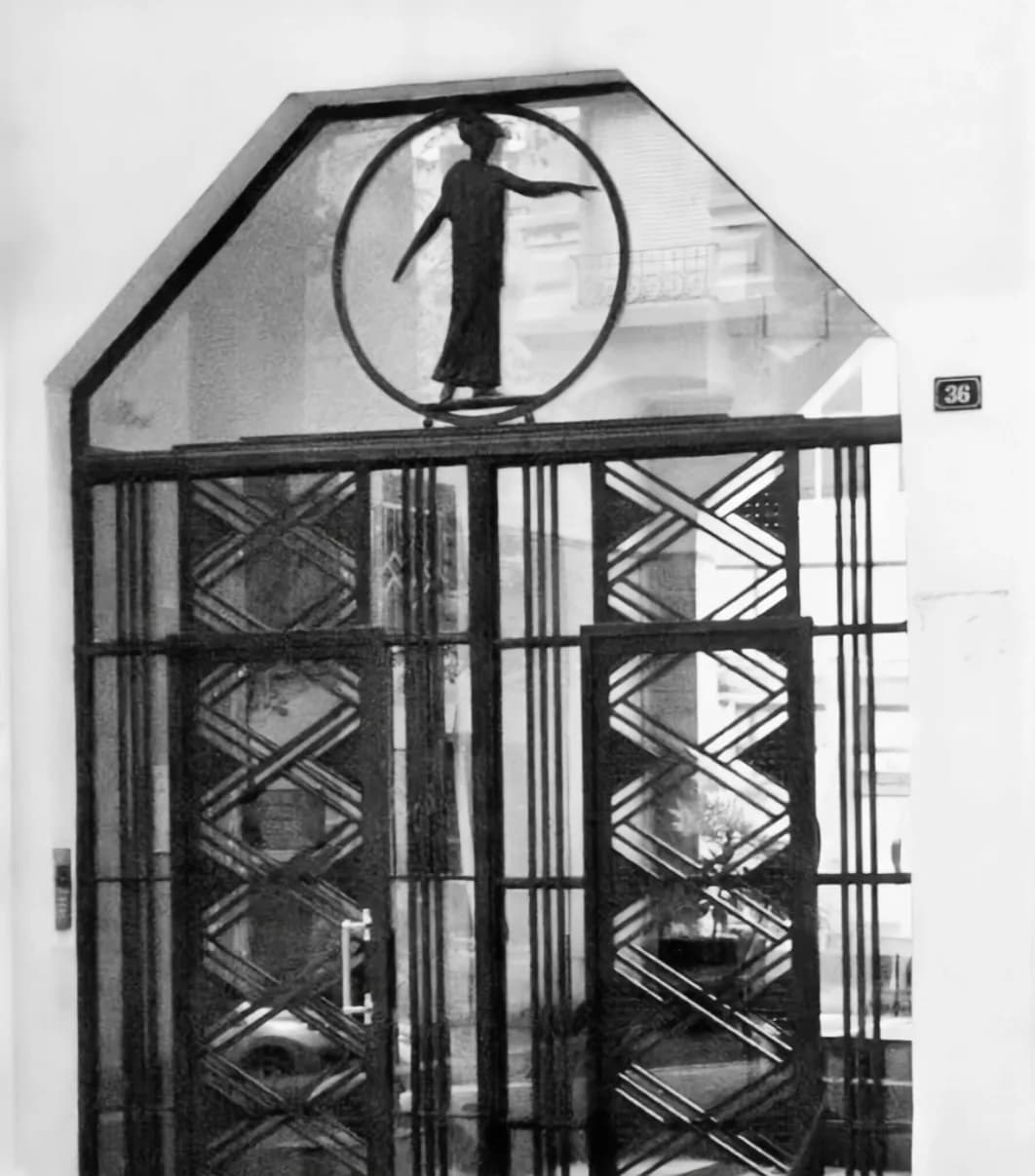 La porte du 36 avenue Junot, atelier Schall Frères à Montmartre
