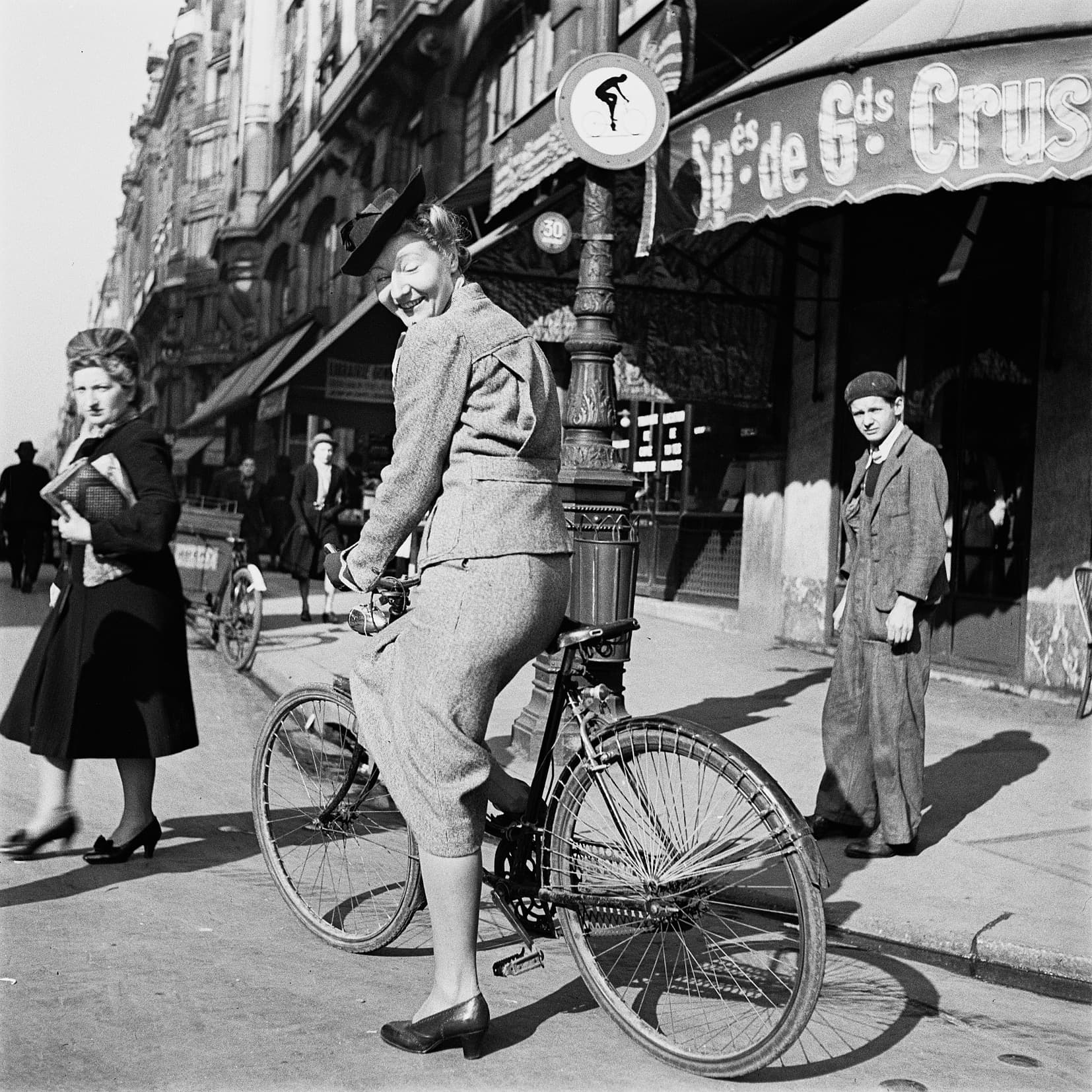 Passants sur le boulevard